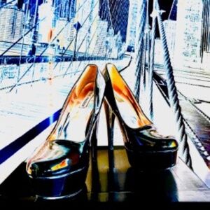 STEVE MADDEN “BETTIE PAGE” PIN-UP STYLE PATENT LEATHER PLATFORM HEELS